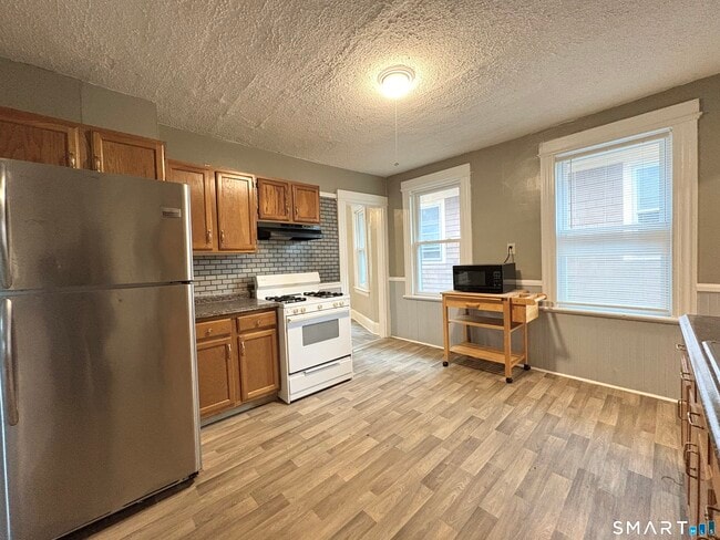 Photo - 208 Fairview Ave