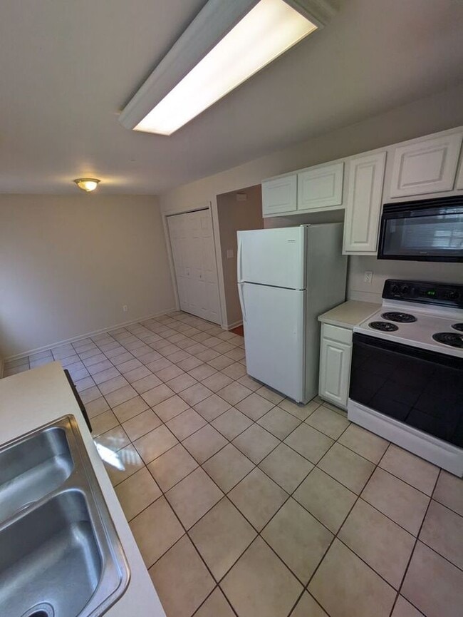Photo - 2BD/2.5BA Townhome in Water Oaks