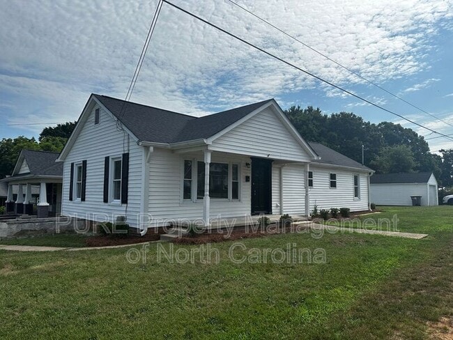 Photo - 1101 Woodlawn St