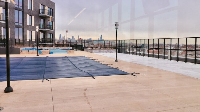 Photo - 1001 W Addison St