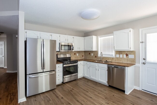Photo - 1666 Lemming Dr SE
