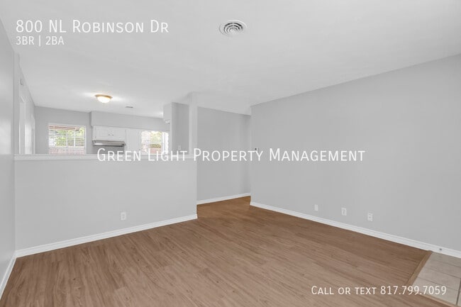 Photo - 800 N L Robinson Dr