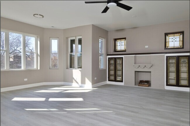 Photo - 1900 W Garfield Blvd Unit 2