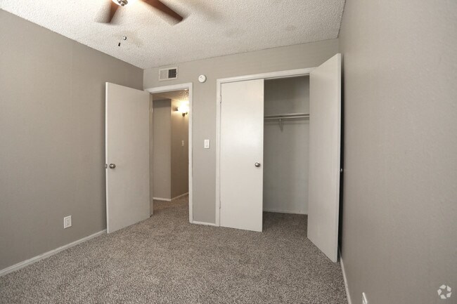 3 Bedroom Townhome - Bryant Grove Apartments