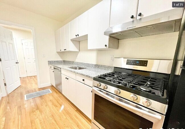Photo - 519 E 3rd St