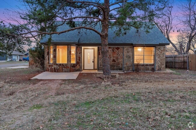 Building Photo - 400 N River Oaks Dr Rental