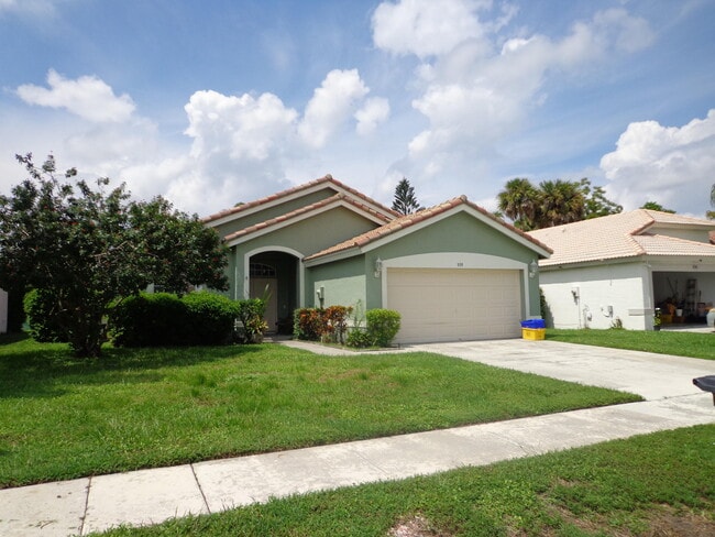 Building Photo - 890 Lake Wellington Dr Rental