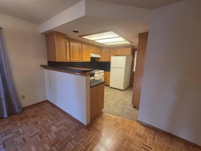 Photo - 2060 E Belmont St