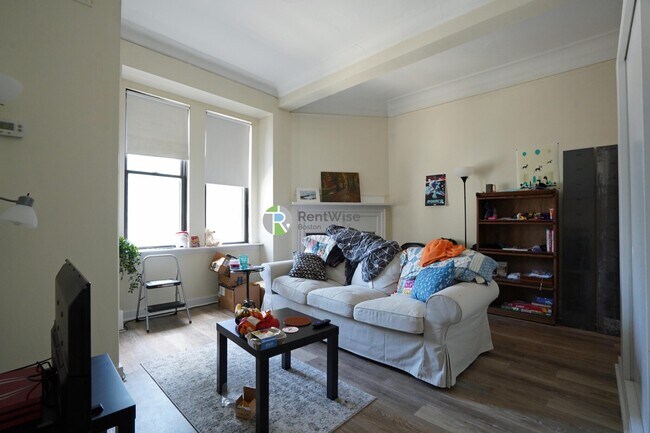 Building Photo - 62 Boylston St Unit 718