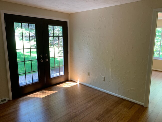 Photo - 111 Little Glen Dr