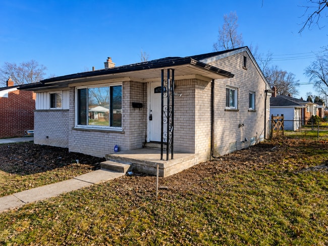 Building Photo - 26539 Clarita St