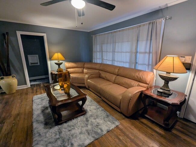 Photo - 614 E 37th St