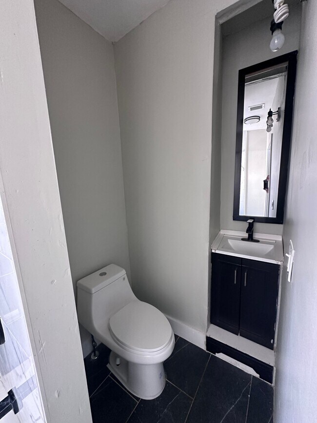 Photo - 154 Sanford St Unit 2