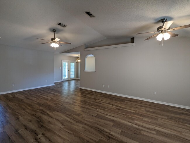 Photo - 1812 Brick Cir