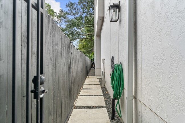 Photo - 620 E 26th St