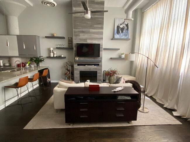 Photo - 2750 N Wayne Ave Unit M