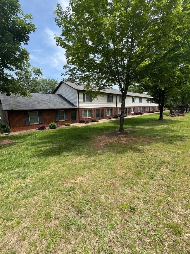Renovated 2BD/1.5 Unit at Northowne Heights - Renovated 2BD/1.5 Unit at Northowne Heights Apartment