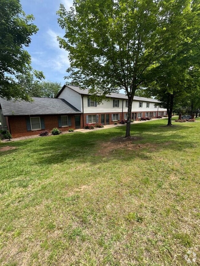 Building Photo - Renovated 2BD/1.5 Unit 45 Rental