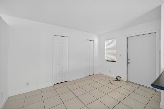 Photo - Bright & Modern 1-Bedroom Apartment in Prime Oakland Park Location Unit 19