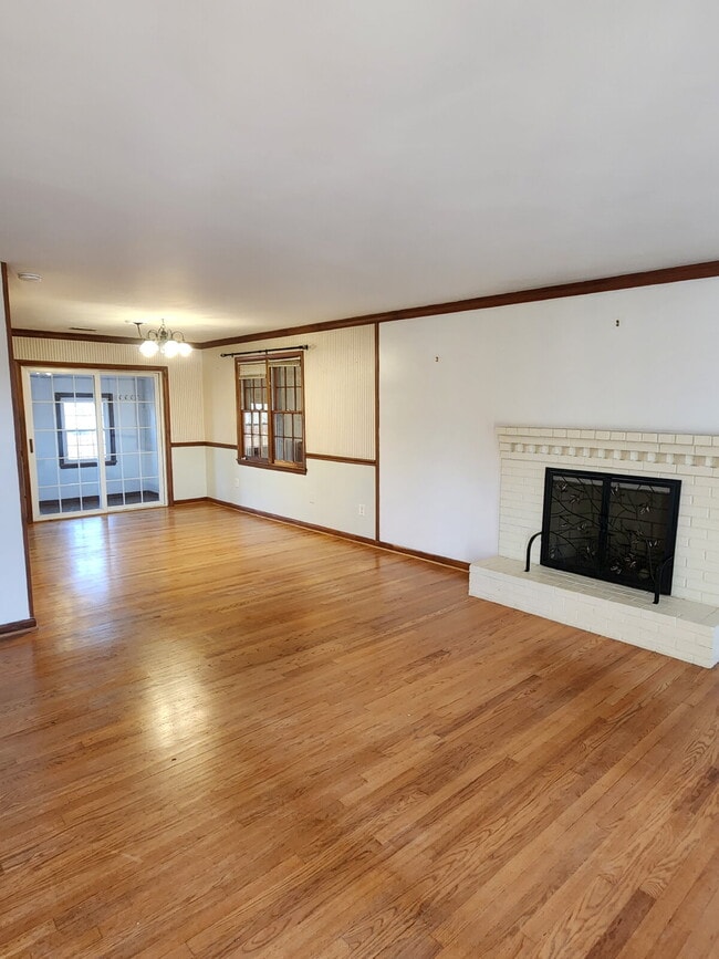 Photo - 9839 Lees Mill Rd