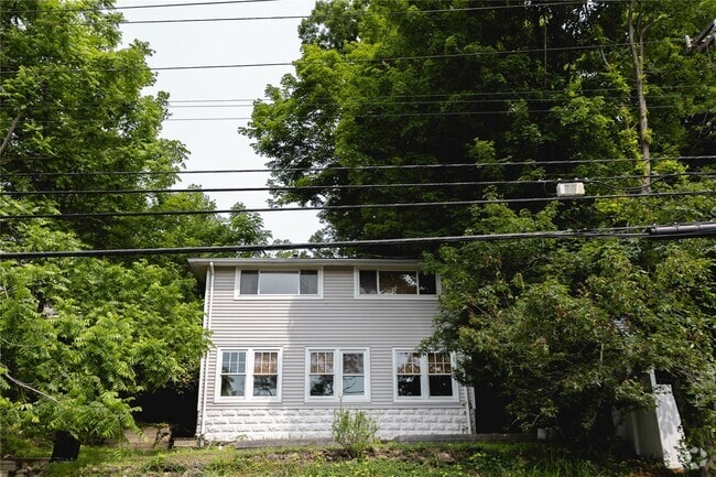 Building Photo - 582 Lakes Rd Rental