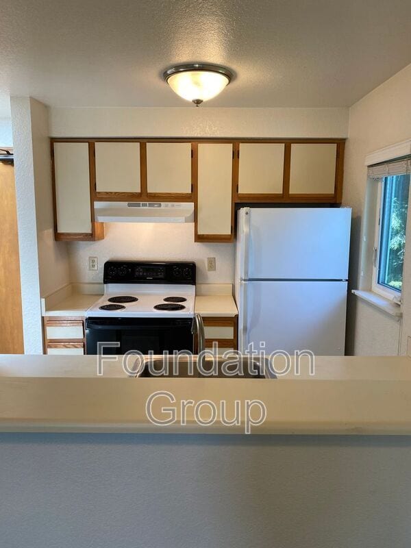 Building Photo - 910 N 104th St