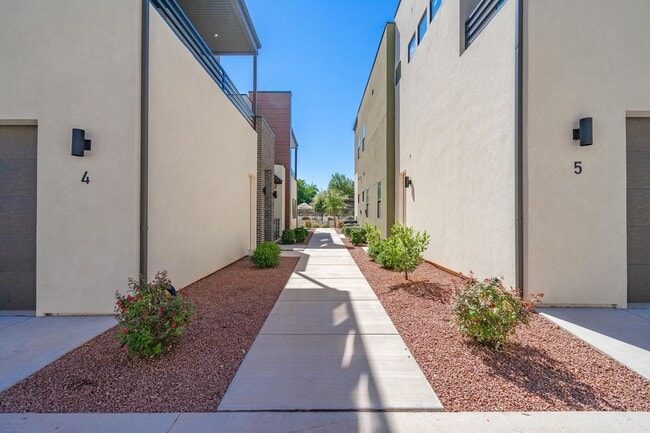 Photo - LUXURY GOLF COURSE CONDO - FULLY FURNISHED