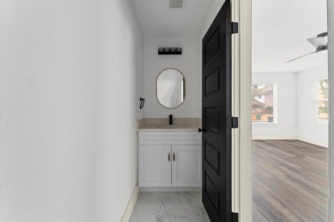 Photo - 2105 Sheridan St