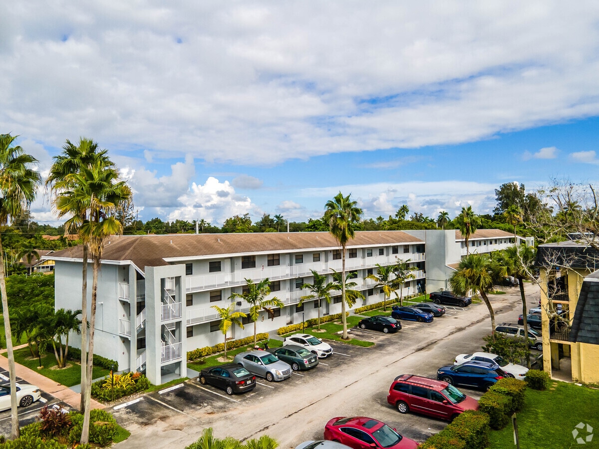 Westview Commons - Westview Commons Apartments
