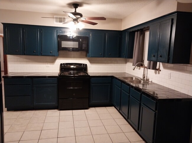 Photo - 608 Mayflower Ln