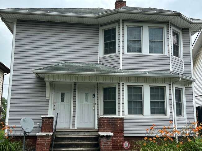 Building Photo - Two bedroom upper duplex Rental