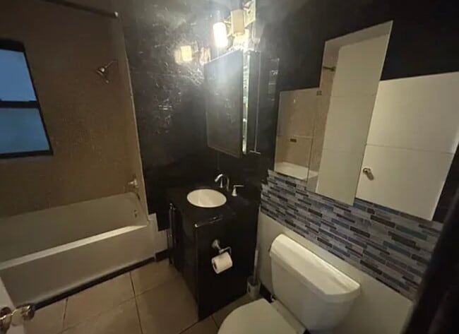 Photo - 5835 N Winthrop Ave Unit 1