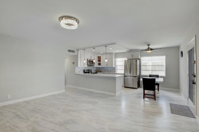 Photo - 988 Normandy Trail Unit 988