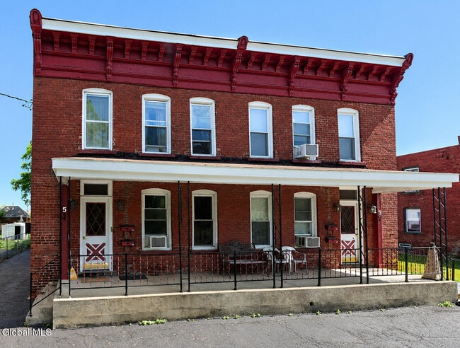 Building Photo - 5 Alden St Unit b