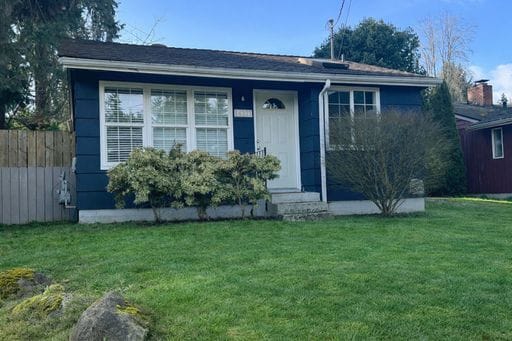 Building Photo - Charming and bright 3 bedroom in Haller Lake