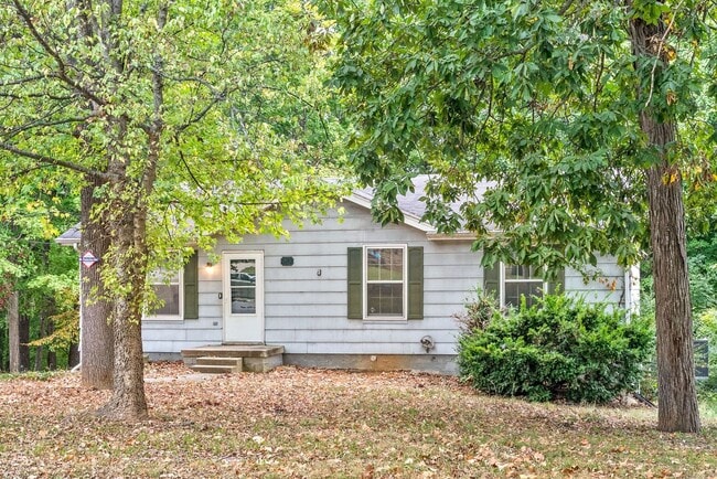 Photo - 3 Bedroom Home on Wooded Lot For Rent!