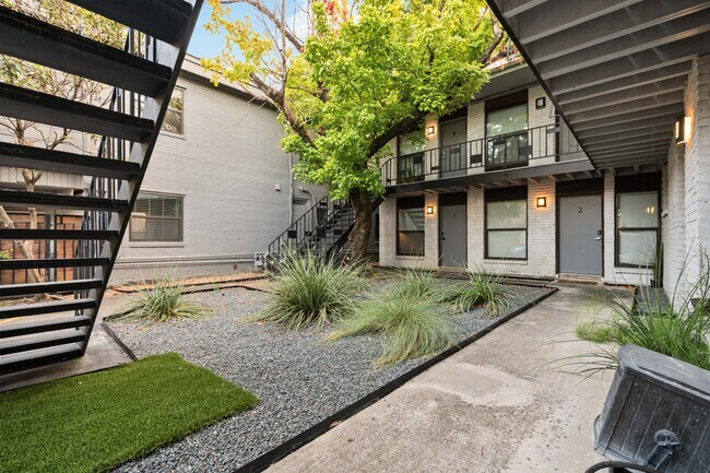 Dream Montrose - 3412 Graustark Street