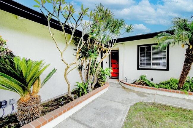 Photo - 641 Joann St