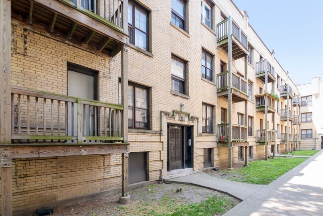 Photo - 4230-38 Michigan