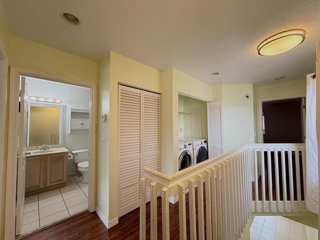 Photo - 1910 Lakeview Dr W