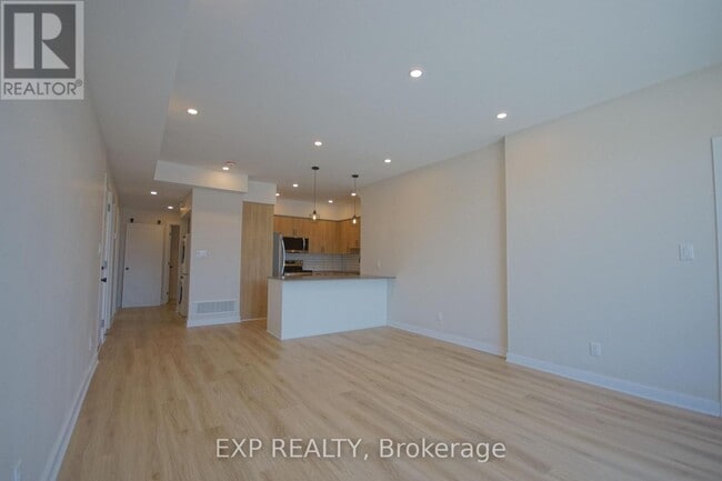 Photo - 1353 Gosset St