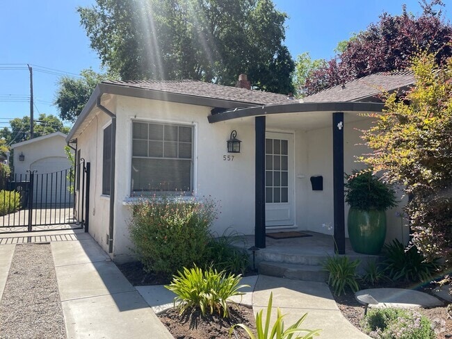 Building Photo - Two Bedroom 1 Bath in East Sacramento Rental