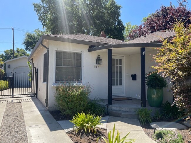 Two Bedroom 1 Bath in East Sacramento - Two Bedroom 1 Bath in East Sacramento House