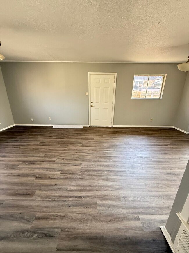 Photo - Magnolia Drive Unit Magnolia - B