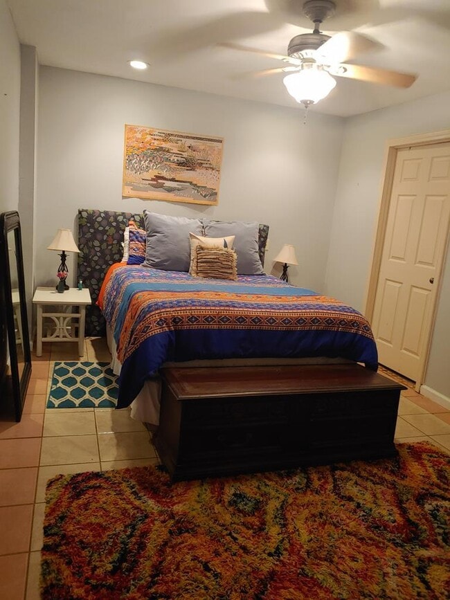 Photo - 536 Henderson Rd