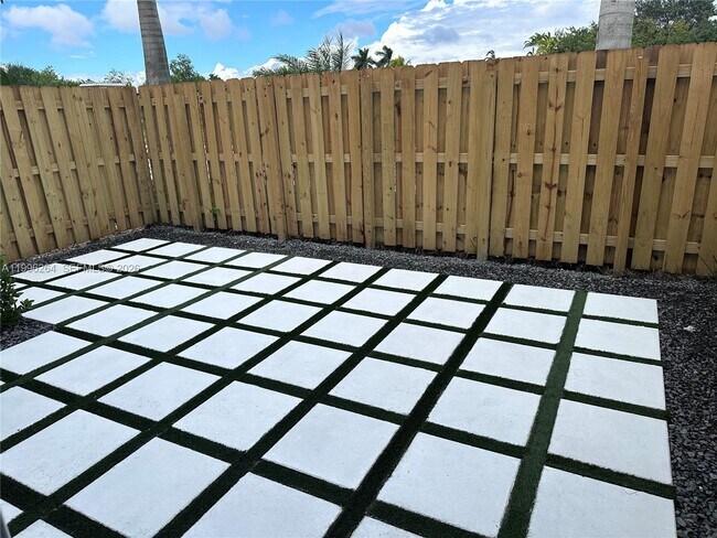 Photo - 2671 SE 10th St