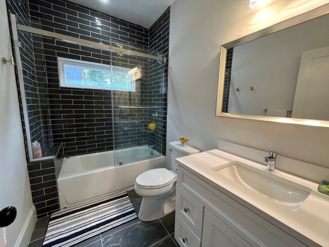 Photo - 80 Sharon St