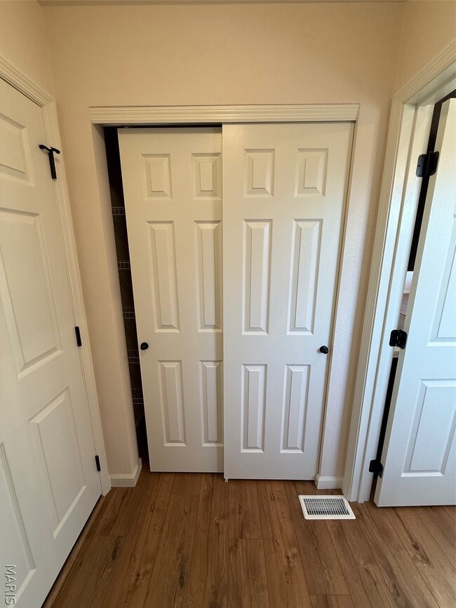 Photo - 9618 Maple St