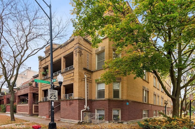 Building Photo - 922 N Oakley Blvd Unit 3S