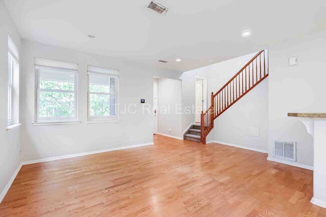 Photo - 3427 Florence Way